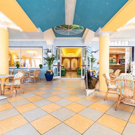 Hotel Ettoral Лидо-ди-Езоло Экстерьер фото